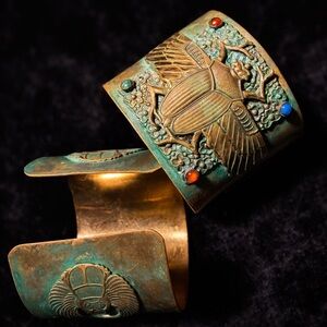 🪲 Elaine Coyne Egyptian Scarab Patina Brass Cuff Bracelets-Gemstone Signed Pair
